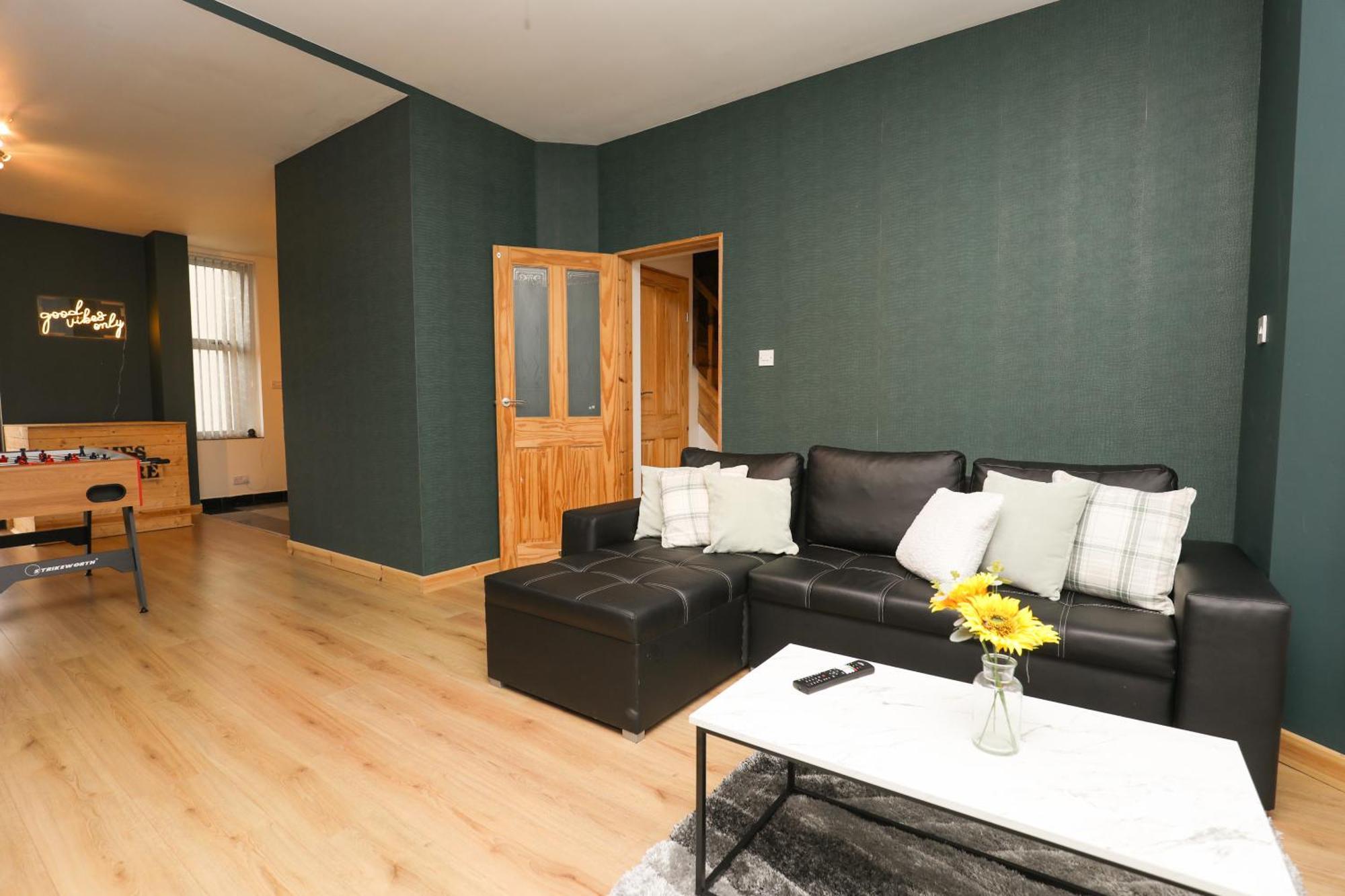 Anfield Luxe Retreat - Stylish Stay With Parking - Steps From Stadium - Short Drive To City Centre Liverpool Buitenkant foto
